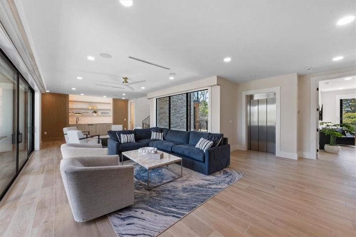 Image No.42-6 Bed Property for sale