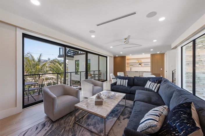 Image No.43-6 Bed Property for sale