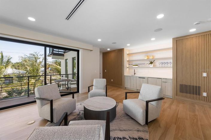 Image No.44-6 Bed Property for sale