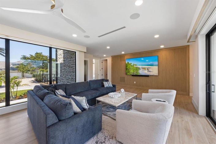 Image No.46-6 Bed Property for sale