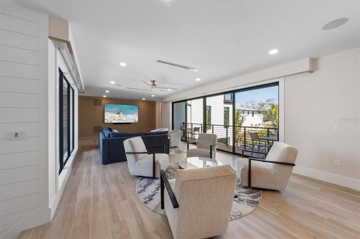 Image No.47-6 Bed Property for sale