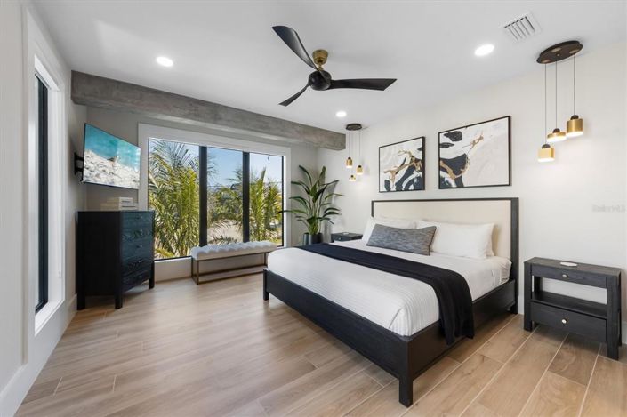 Image No.48-6 Bed Property for sale