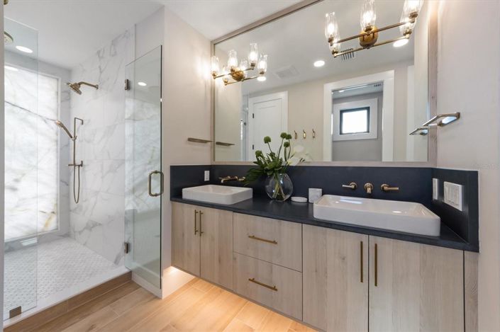 Image No.49-6 Bed Property for sale