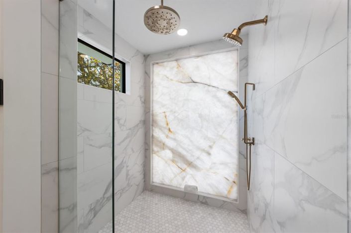 Image No.50-6 Bed Property for sale