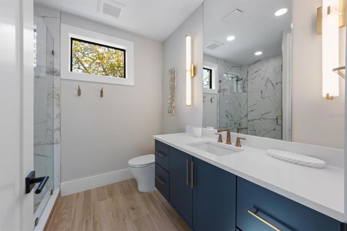 Image No.52-6 Bed Property for sale