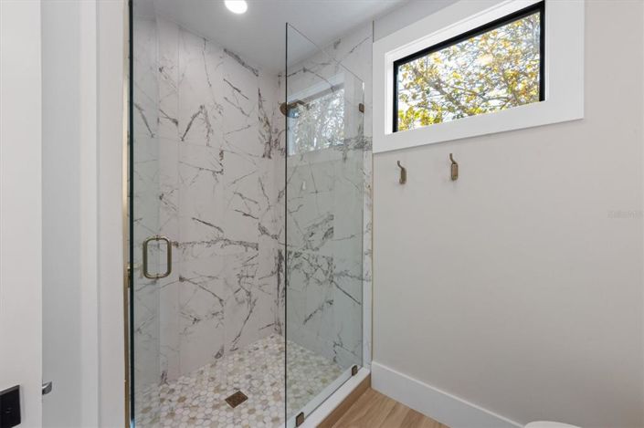 Image No.53-6 Bed Property for sale