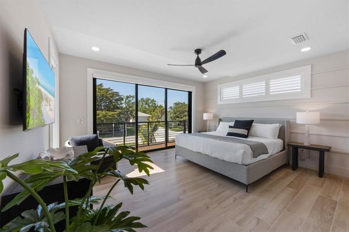 Image No.54-6 Bed Property for sale