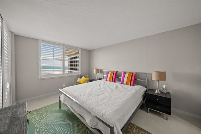 Image No.11-2 Bed Property for sale