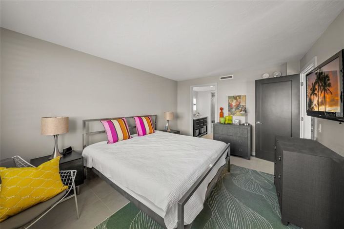 Image No.12-2 Bed Property for sale