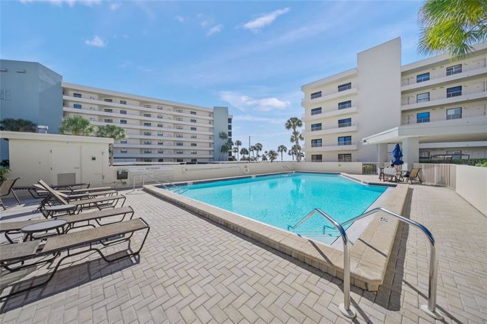 Image No.41-2 Bed Property for sale