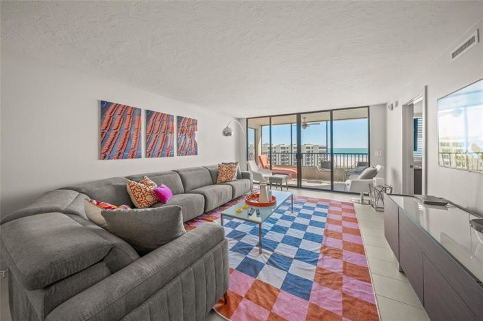 Image No.8-2 Bed Property for sale