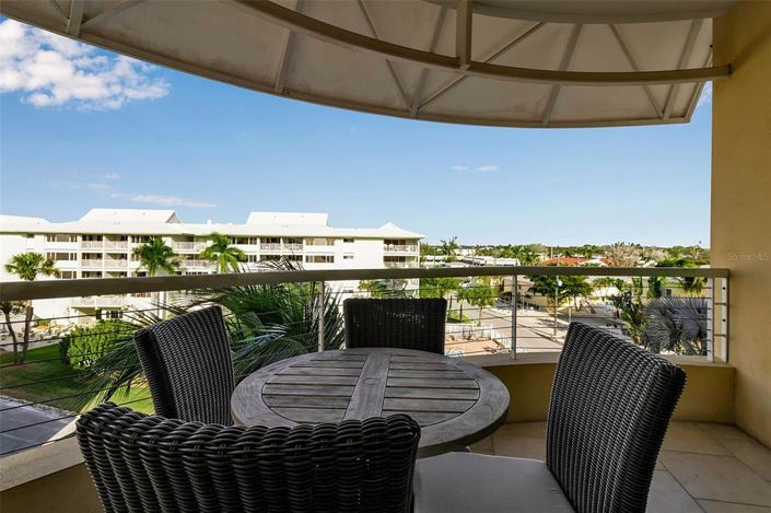 Image No.19-3 Bed Property for sale