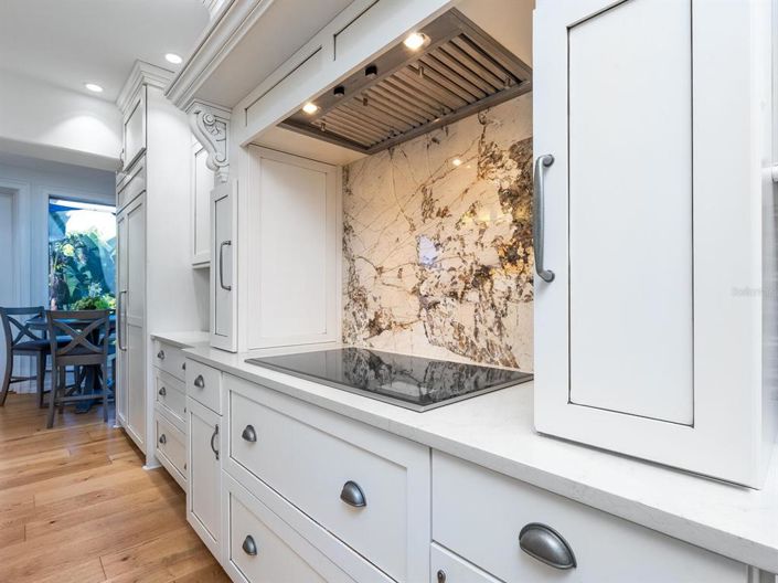 Image No.12-4 Bed Property for sale