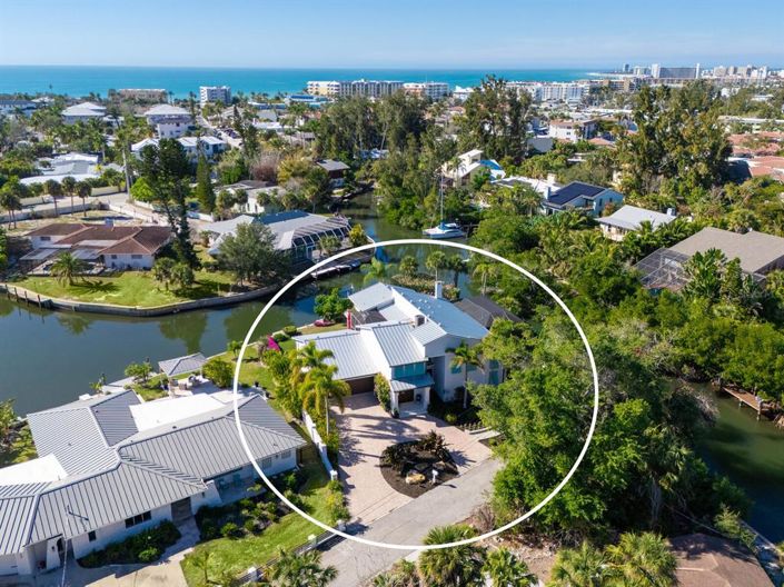 Image No.2-4 Bed Property for sale