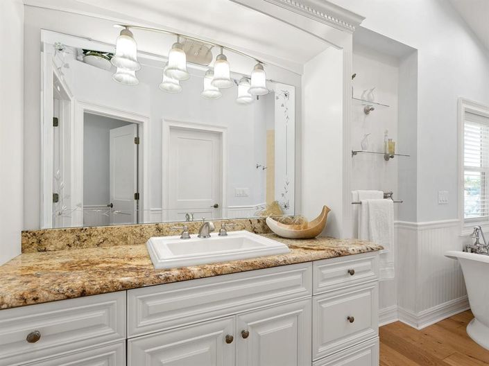 Image No.27-4 Bed Property for sale