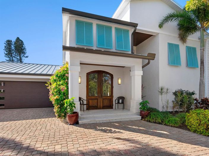 Image No.4-4 Bed Property for sale