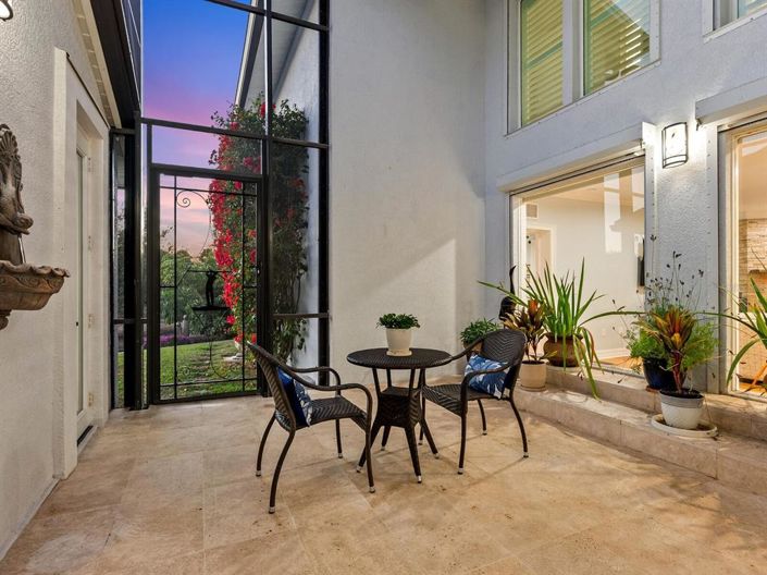 Image No.54-4 Bed Property for sale