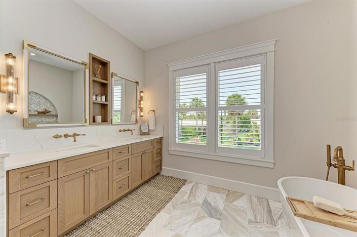 Image No.30-4 Bed Property for sale