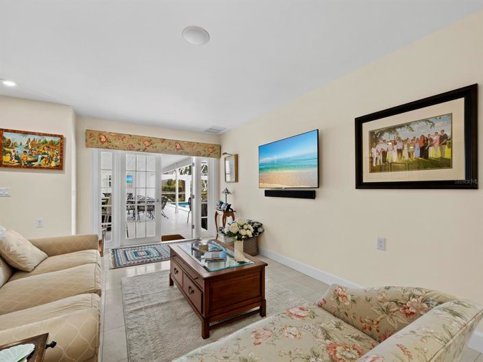 Image No.15-3 Bed Property for sale