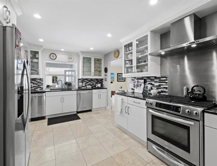 Image No.17-3 Bed Property for sale