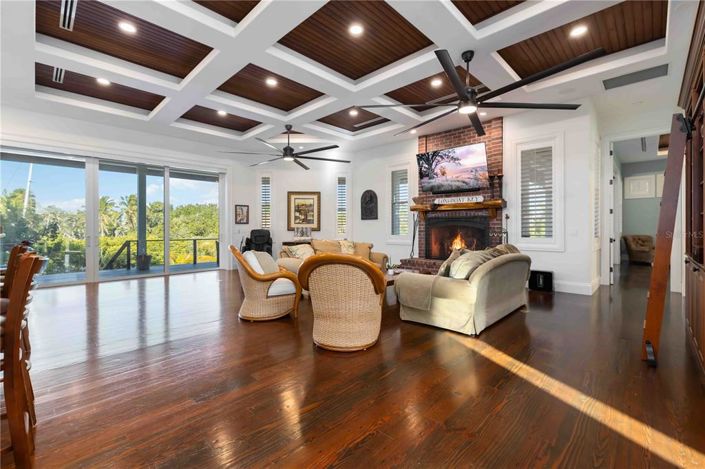 Image No.11-6 Bed Property for sale