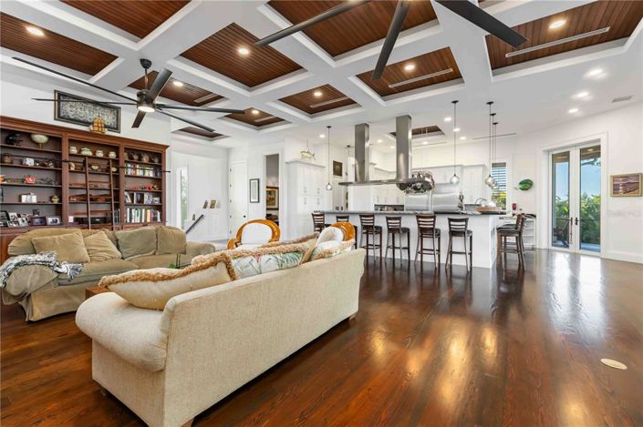 Image No.13-6 Bed Property for sale