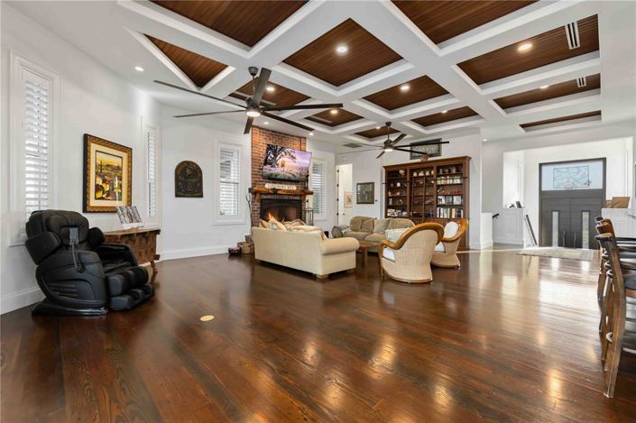 Image No.14-6 Bed Property for sale