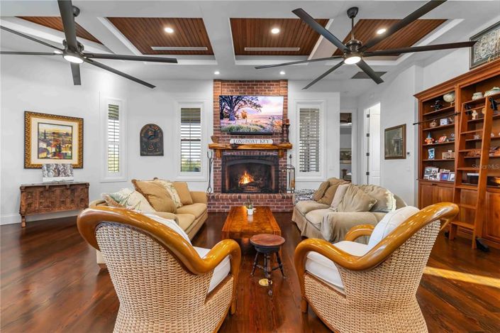 Image No.16-6 Bed Property for sale