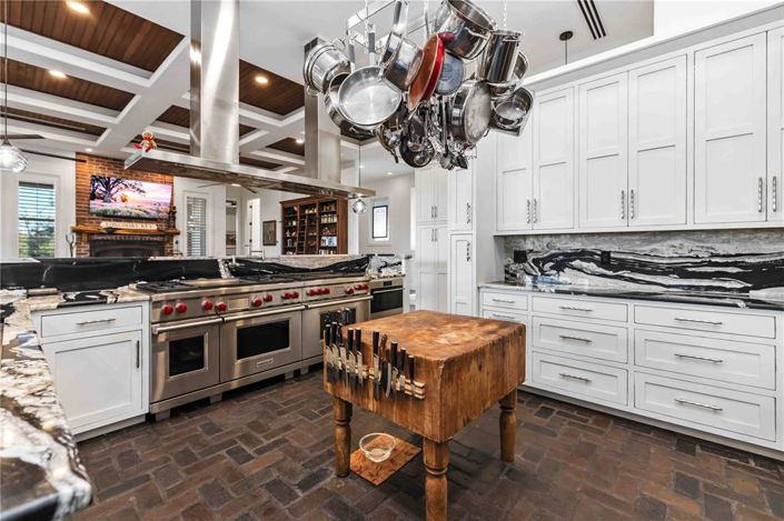 Image No.21-6 Bed Property for sale