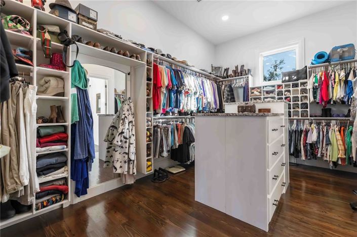 Image No.25-6 Bed Property for sale