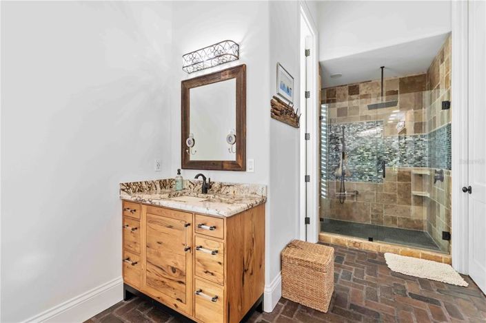 Image No.27-6 Bed Property for sale