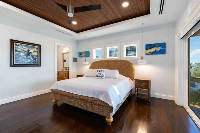 Image No.32-6 Bed Property for sale