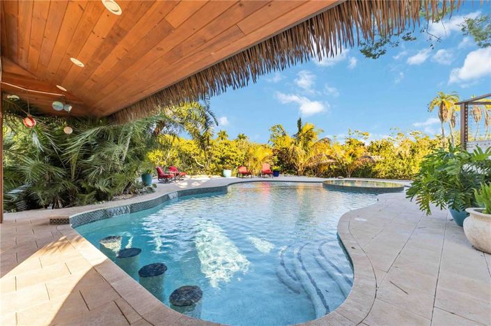 Image No.52-6 Bed Property for sale