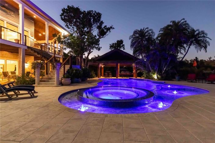 Image No.56-6 Bed Property for sale