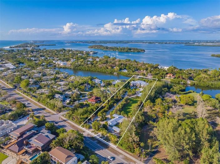 Image No.6-6 Bed Property for sale