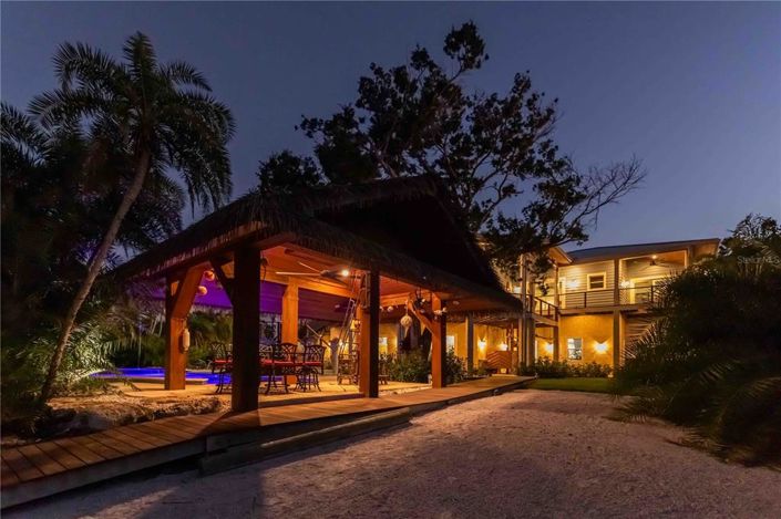 Image No.60-6 Bed Property for sale