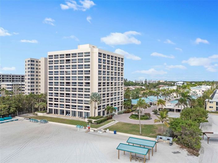 Image No.28-2 Bed Property for sale