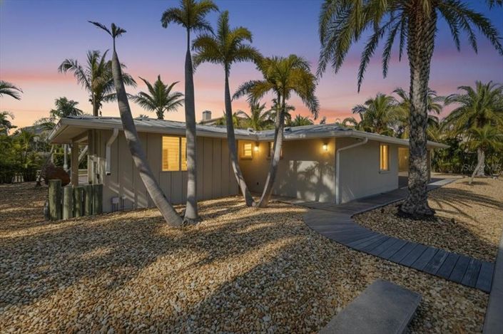 Image No.10-2 Bed Property for sale