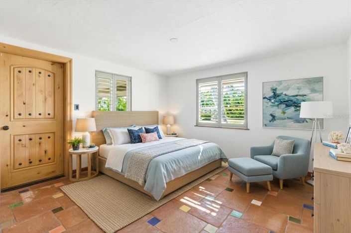 Image No.33-2 Bed Property for sale