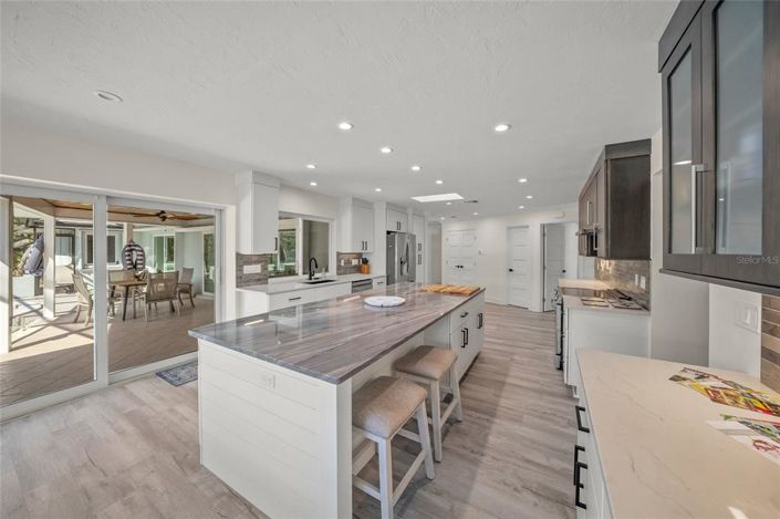 Image No.11-4 Bed Property for sale