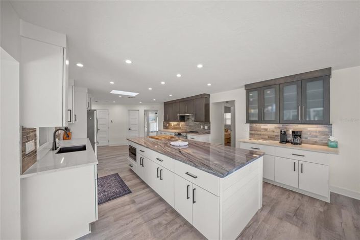 Image No.12-4 Bed Property for sale