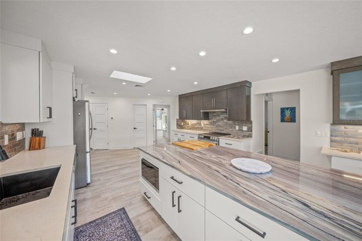 Image No.14-4 Bed Property for sale