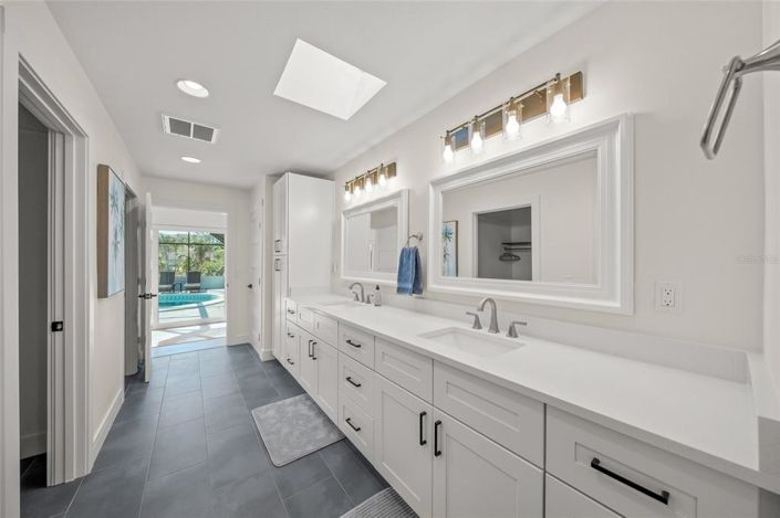 Image No.20-4 Bed Property for sale