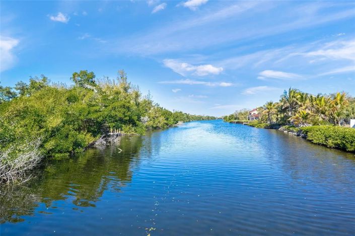 Image No.38-4 Bed Property for sale