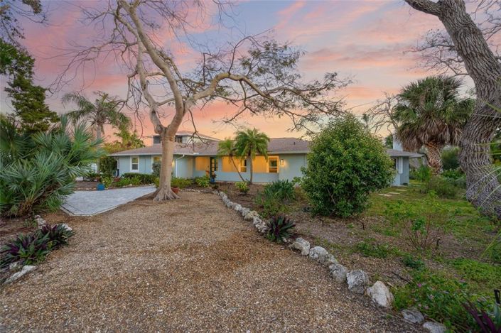 Image No.56-4 Bed Property for sale