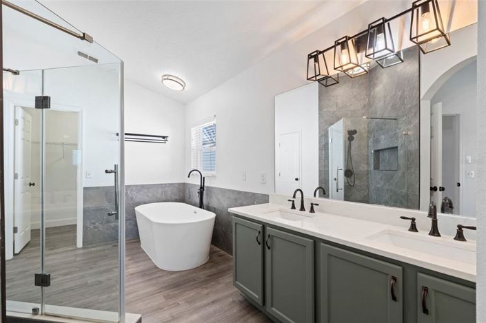 Image No.17-3 Bed Property for sale