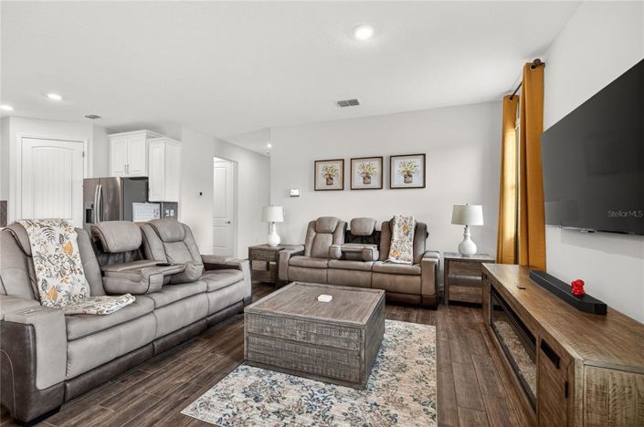 Image No.10-2 Bed Property for sale