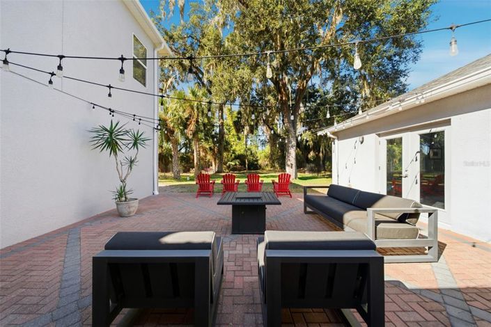 Image No.2-5 Bed Property for sale