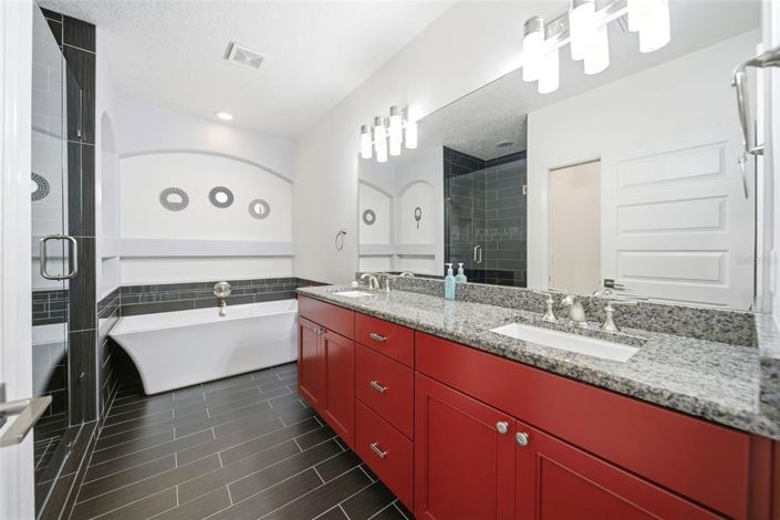 Image No.20-5 Bed Property for sale