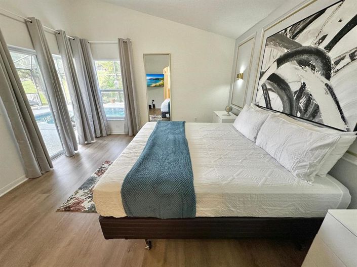 Image No.12-4 Bed Property for sale